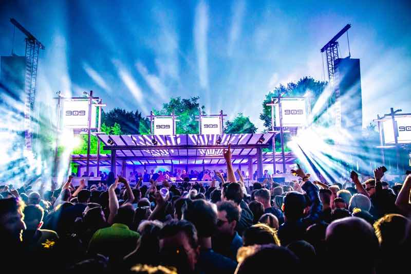 Stage lights show at 909 Festival