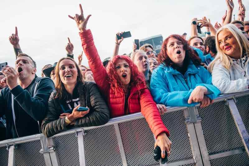 Front row fans at Dundee Summer Sessions