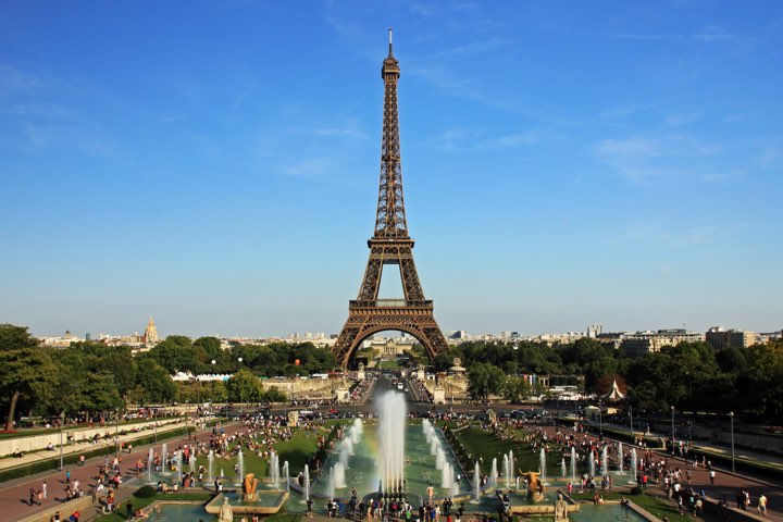 Paris Travel Guide in best Christmas destinations