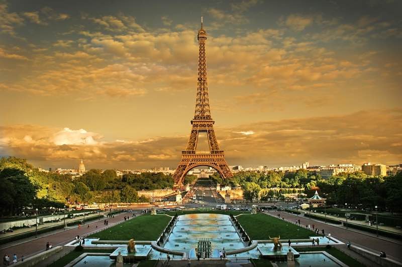 Eiffel Tower in Paris Travel Guide