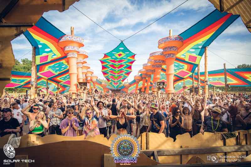 Main stage dancing at Psychedelic Experience Festival