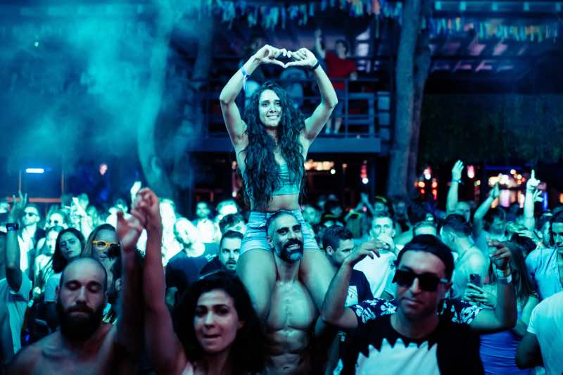Fans dancing at Senses Festival