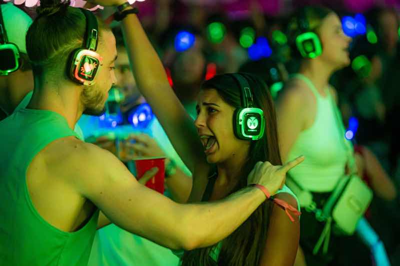 Fans headphones dancing at Solar Weekend Festival