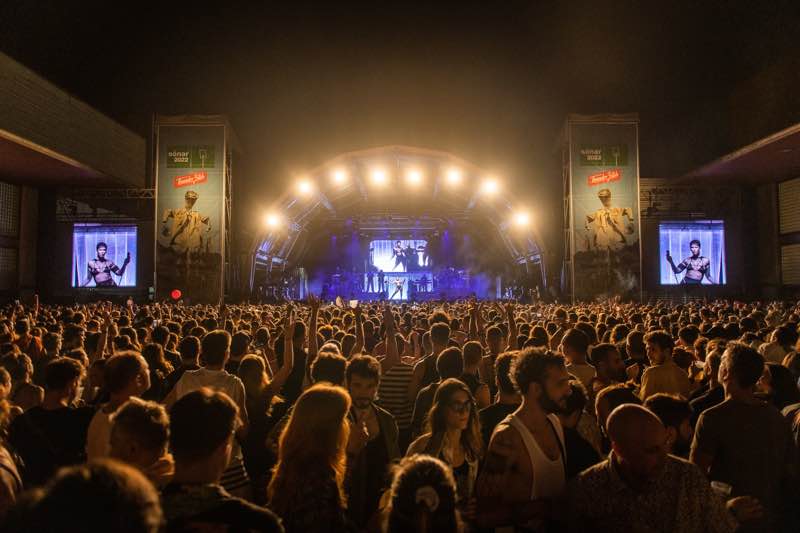 Fans and stage lights at Sonar Festival