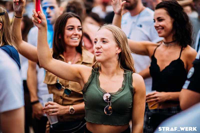 Fans dancing at Straf Werk Festival