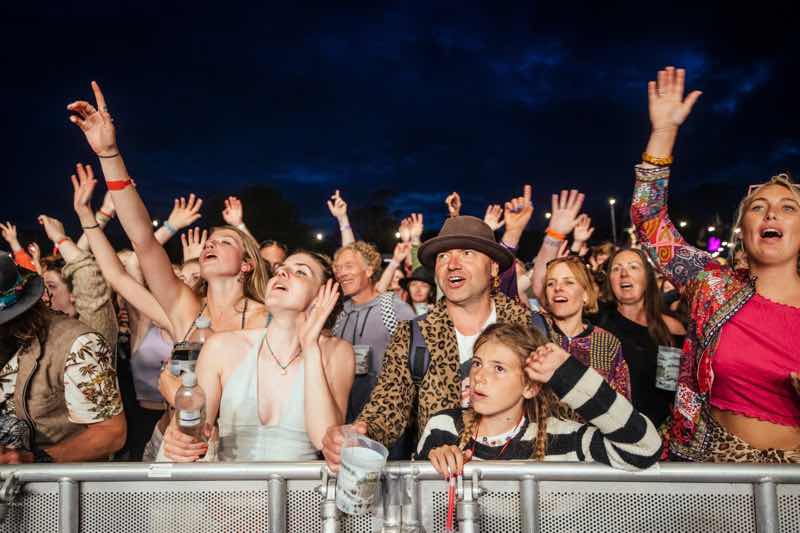 Front row fans at The Great Estate Festival